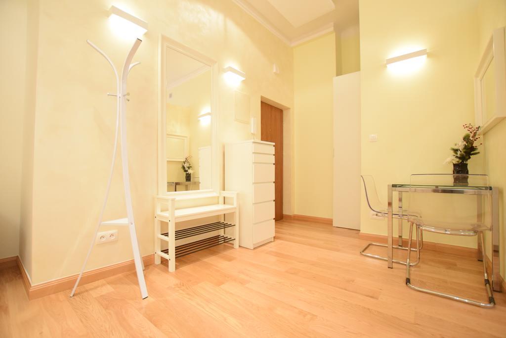 Elegant Apartment Foksal Warsaw Exterior photo